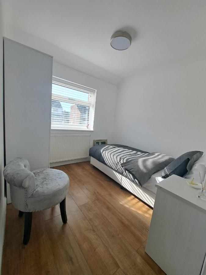 Apartament Gatwick House Crawley  Zewnętrze zdjęcie