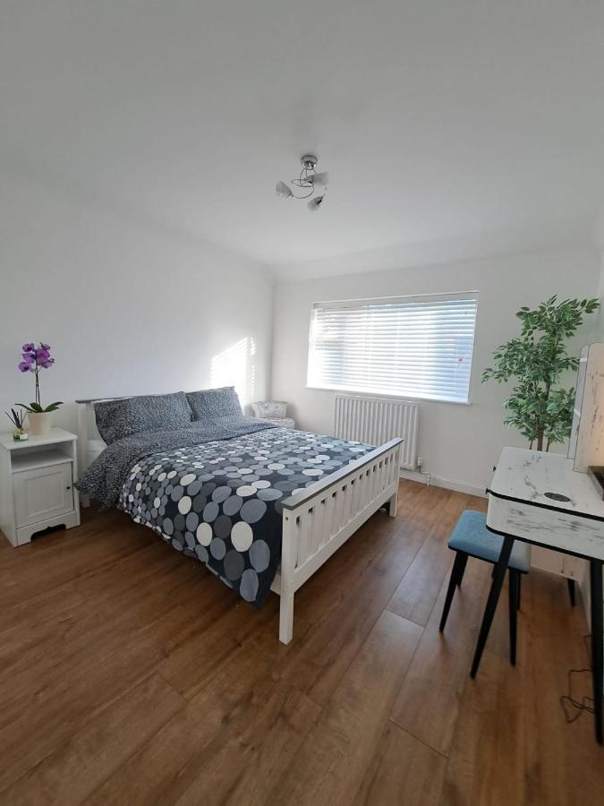 Apartament Gatwick House Crawley  Zewnętrze zdjęcie
