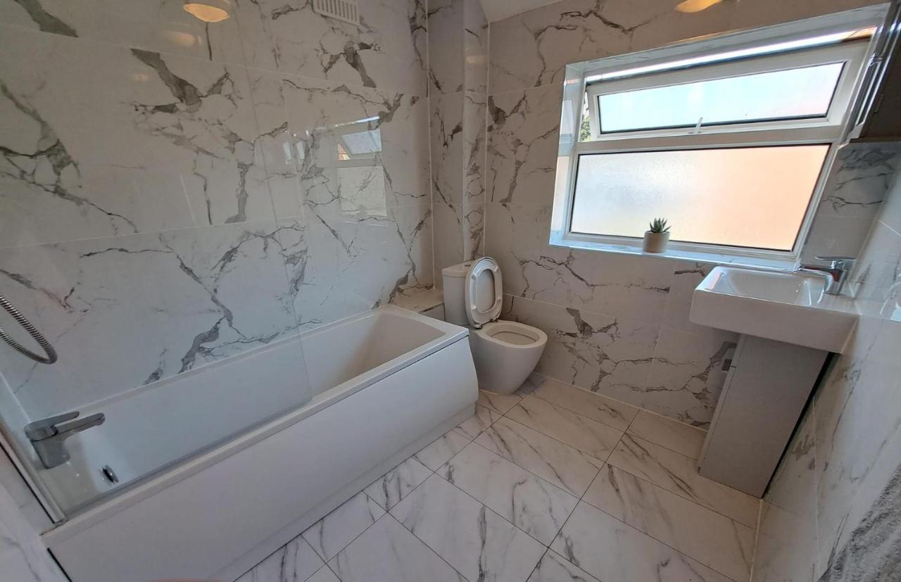 Apartament Gatwick House Crawley  Zewnętrze zdjęcie