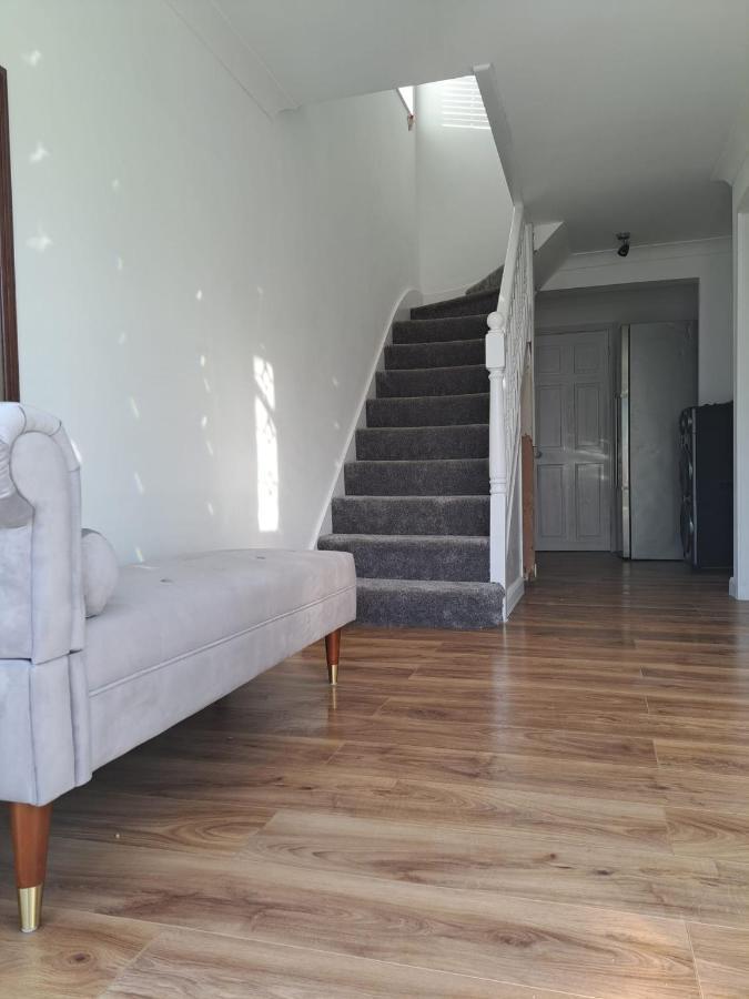 Apartament Gatwick House Crawley  Zewnętrze zdjęcie